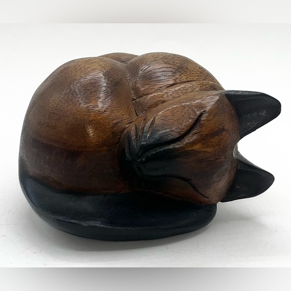 Hand Carved Wooden Siamese Cat Figure Curled Up Sleeping 5”x3” - Picture 1 of 3